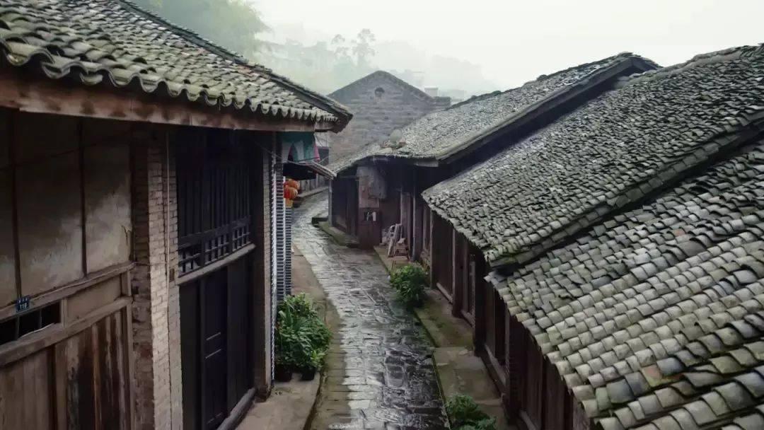 东汉王朝与北边匈奴的冲突,引发了东北边的边患和西域诸国的入侵